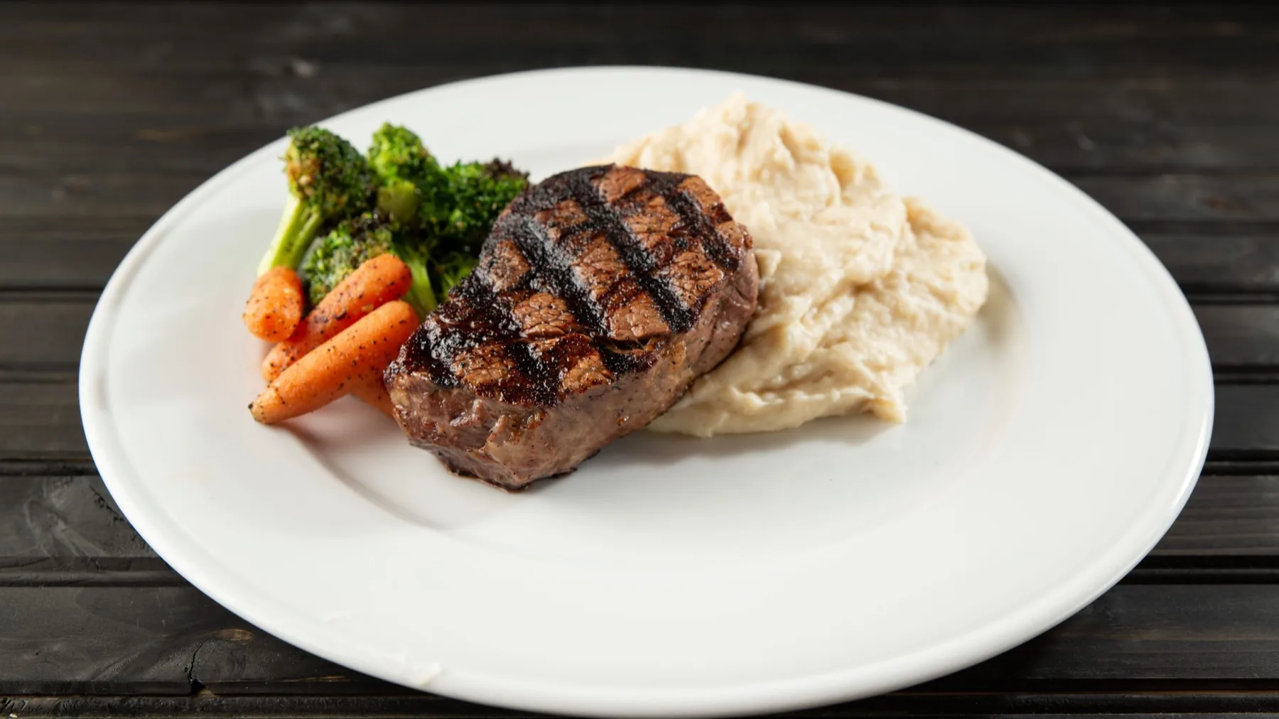 Prime halal steak served with mashed potatoes and sautéed vegetables